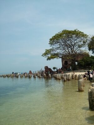 Island Hopping Trip: Pulau Kelor, Onrust, Cipir