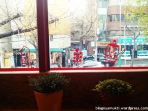 Yoseob’s Nuna Cafe, Chokom Cafe & Shop