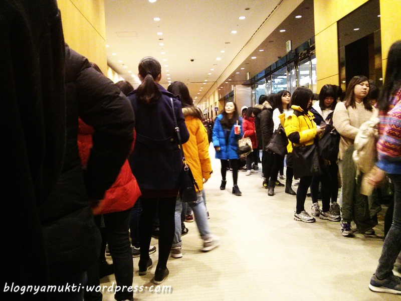 Long Queue - SBS Awards Festival - blognyamukti.wordpress.com